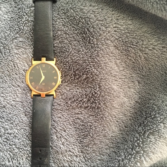 3400m GOLD GUCCI watch - Picture 2 of 2